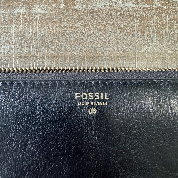Fossil Womens Black Full Zip Wallet - Picture 2 of 7